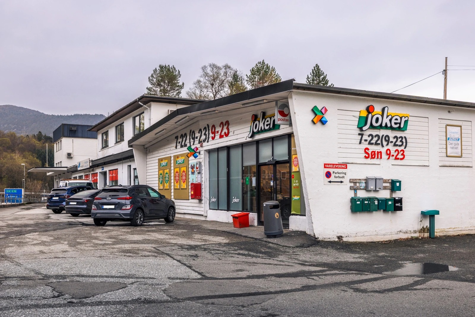 8 minutter å gå til nærmeste butikk Joker Ervik. Butikken er også søndagsåpen. 